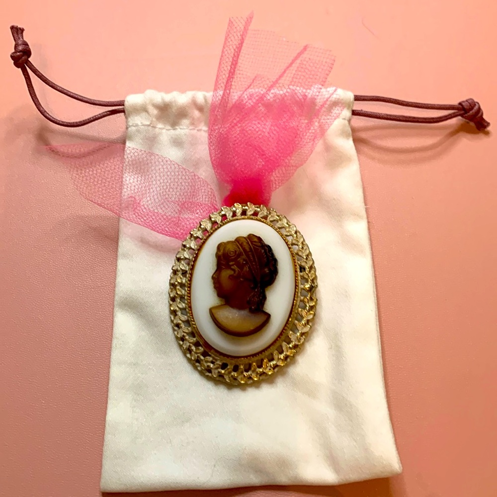 Vintage Cameo Pendant